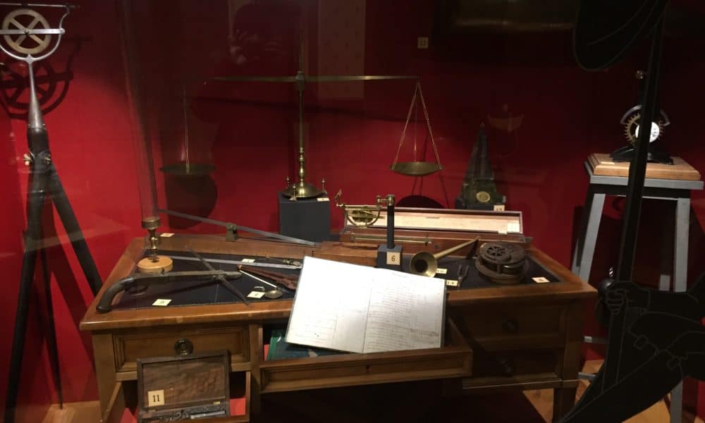Expérimenter comme au 19e siècle au Musée d’histoire des sciences Expérimenter comme au 19e siècle au Musée d’histoire des sciences