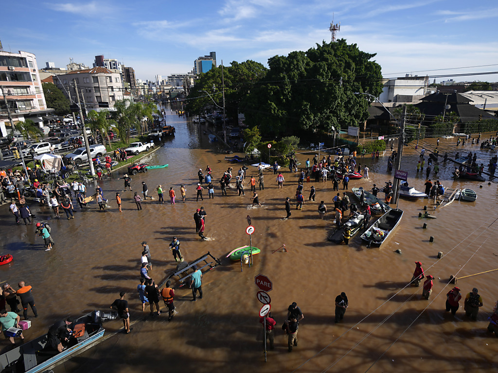 L'aide afflue au Brésil avant de nouvelles pluies