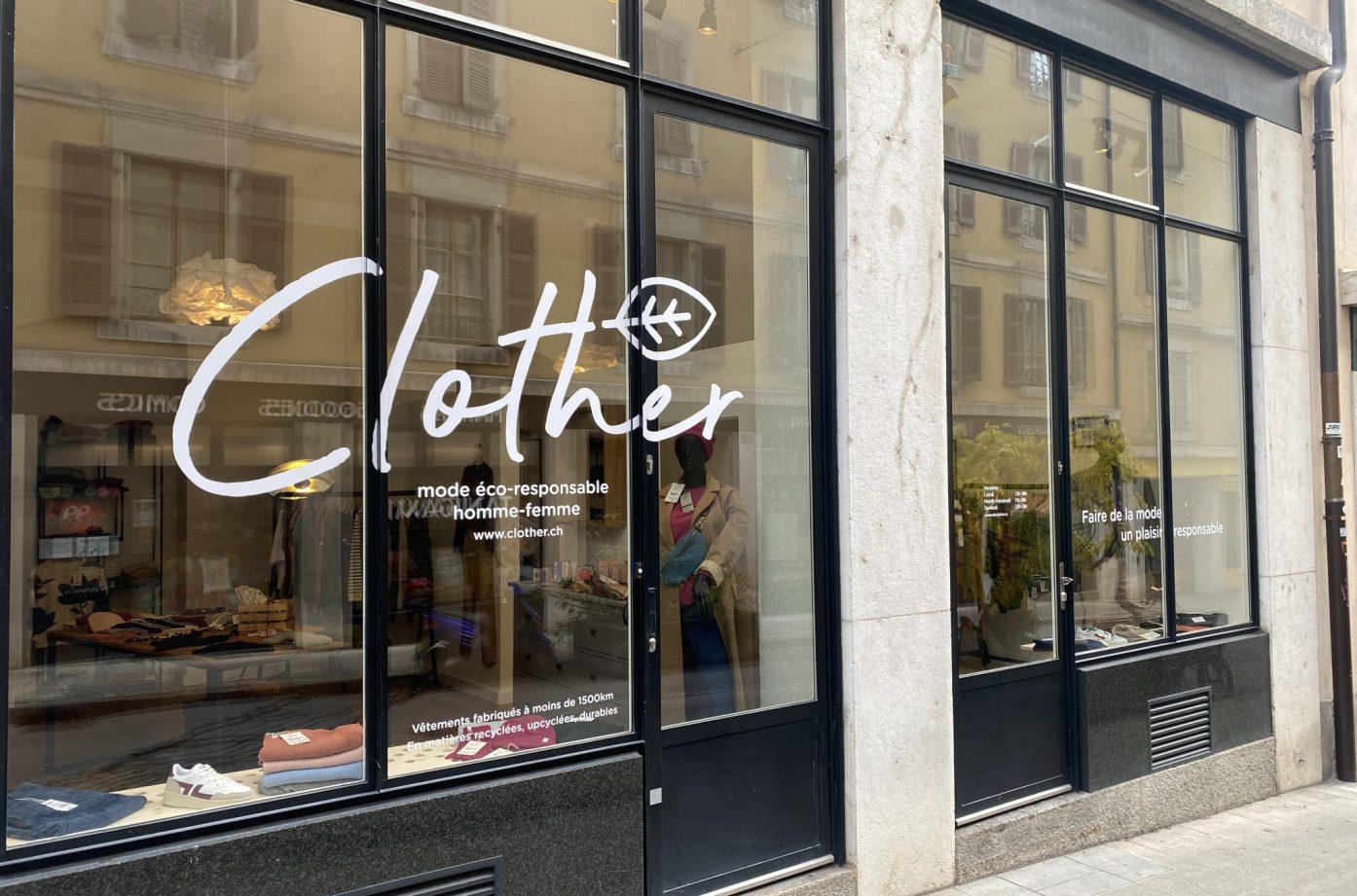 clother-boutique-slow-fashion-vitrine