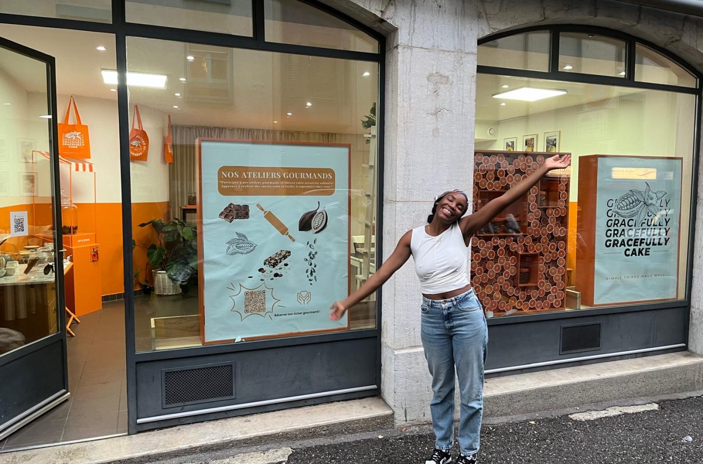 vitrine-gracefully cake