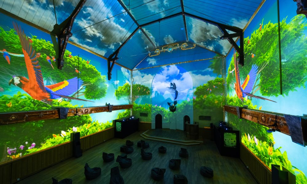 Photo du spectacle immersif Pixel Zoo Jungle au Temple des Pâquis à Genève, signé PROJEKTIL.