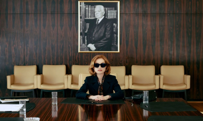 Affiche du film La Femme la plus riche du monde avec Isabelle Huppert, Marina Foïs et Laurent Lafitte.