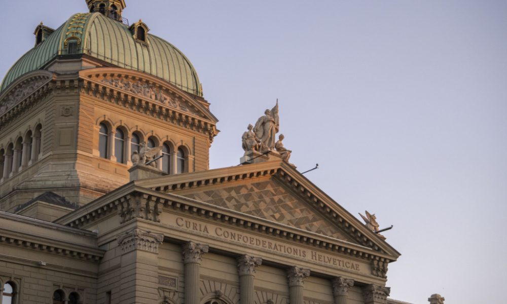 "Pas de Suisse à 10 millions!": le monde patronal contre le texte