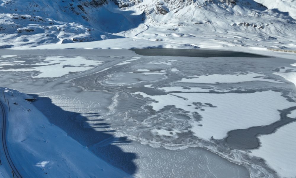 La glace d'un lac rompt près du col de la Bernina (GR): un mort