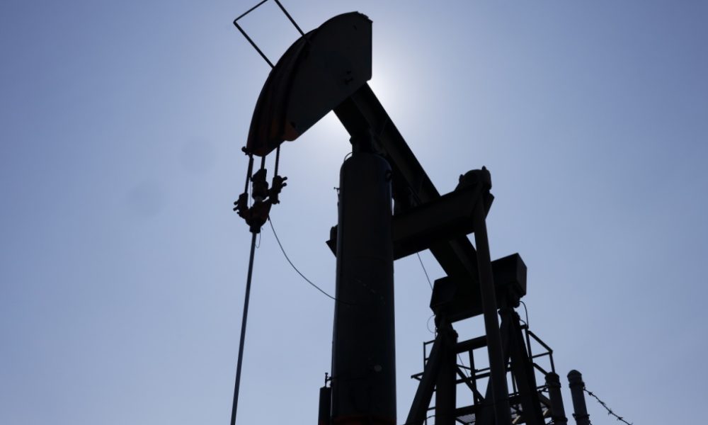 Les prix du pétrole dégringolent