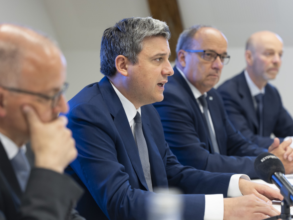 Cantons et communes font front contre l'initiative de l'UDC