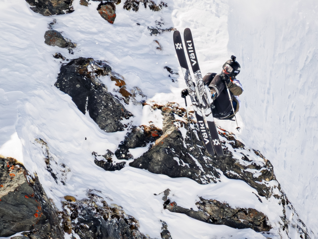 Entrée du freeride et patinage synchronisé, combiné nordique out