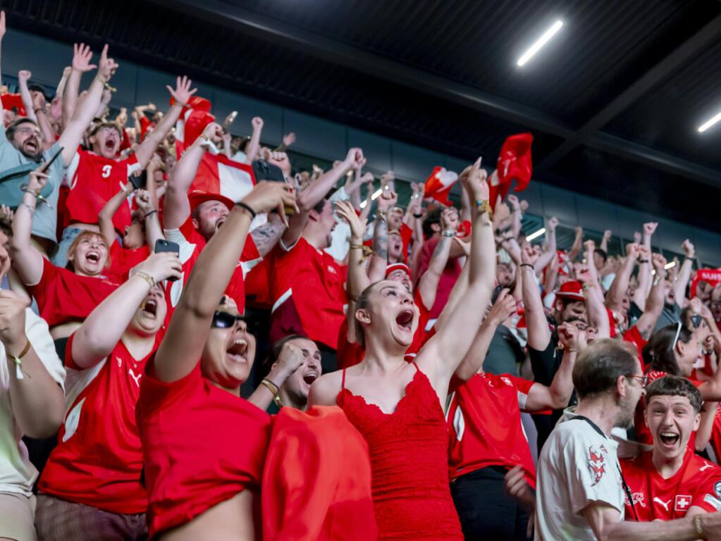 Match de la Suisse: Lausanne bouillonne, puis s'enflamme