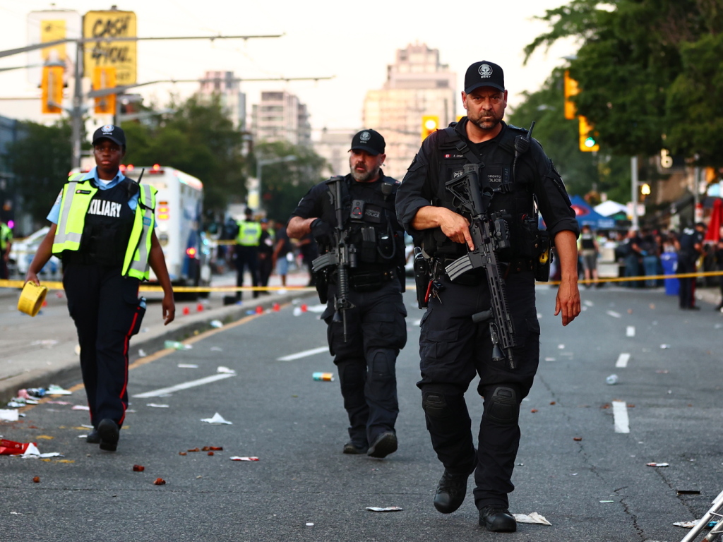 Toronto: au moins deux morts et des blessés dans un échange de tirs