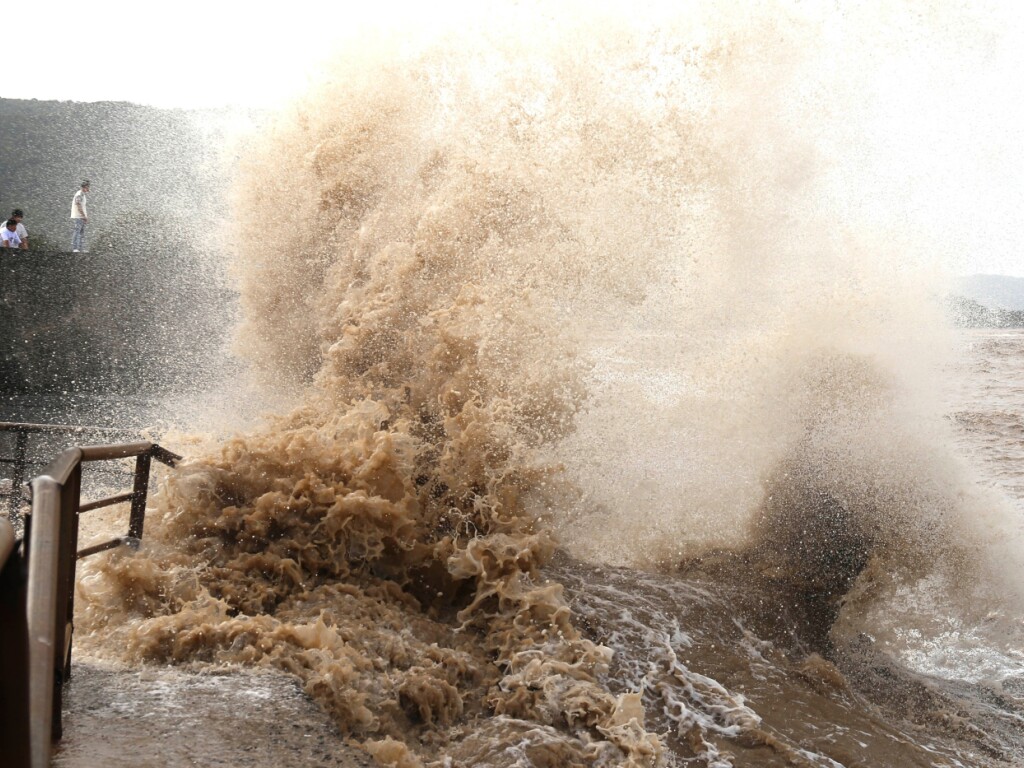 Bavi, rétrogradé, frappe la Chine de pluies torrentielles